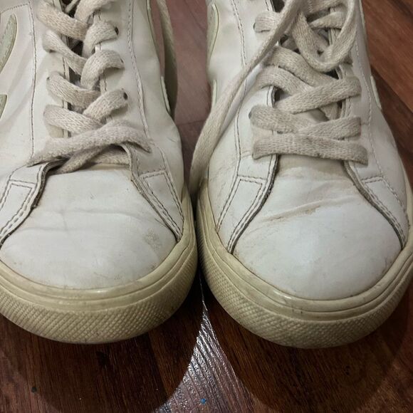 VEJA SHOES SIZE 8 - Picture 4 of 9